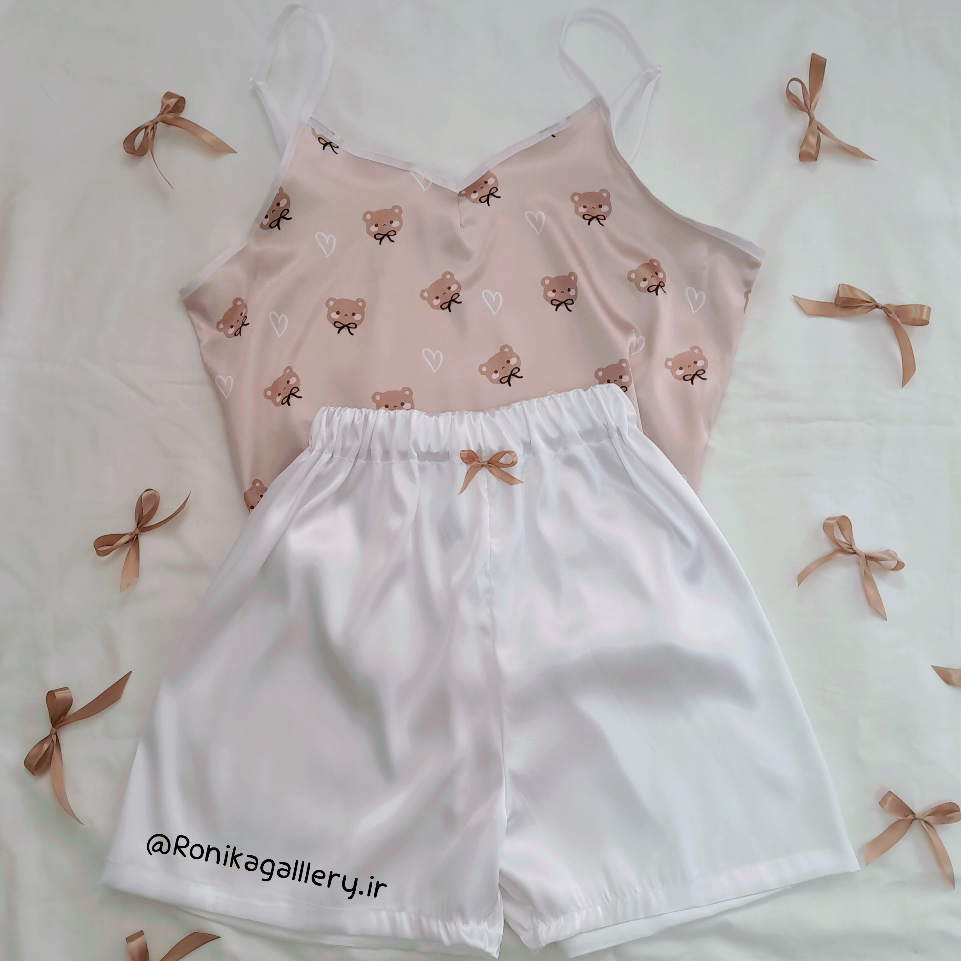 ست ساتن ۳ تکه شامل تاپ و شورتک و اسکرانچی مدل خرسی